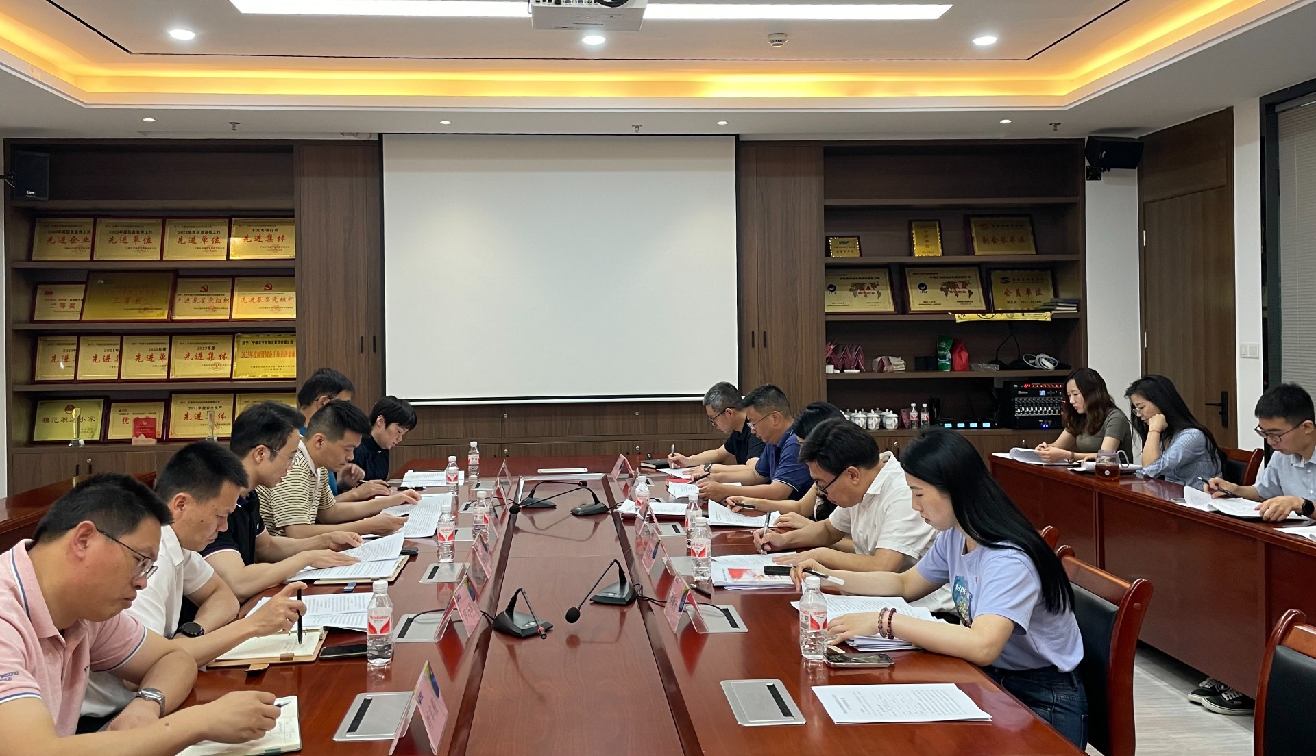 講黨性守黨規(guī)嚴黨紀——市交投集團領導赴市交投物流集團開展聯(lián)系點工作，葉嵐清拍攝2.jpg