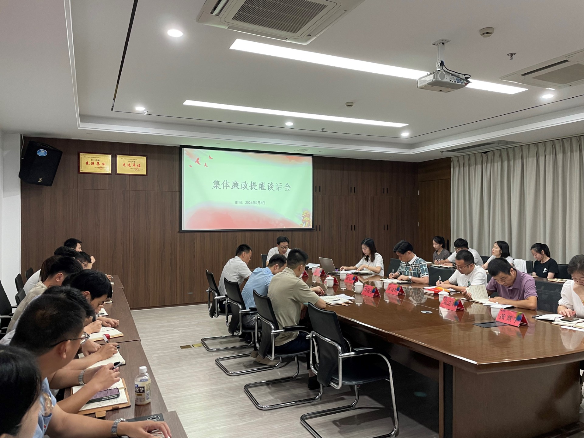 市交投集團(tuán)領(lǐng)導(dǎo)深入市交投物流集團(tuán)市交投勘察設(shè)計(jì)公司開(kāi)展聯(lián)系點(diǎn)工作，葉嵐清拍攝2.jpg