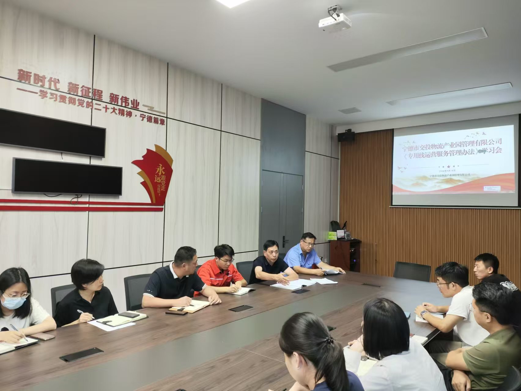 福州鐵路物流中心寧德鐵路物流營業(yè)部領(lǐng)導深入寧德陸港開展愛車宣傳活動，張長明拍攝.jpg