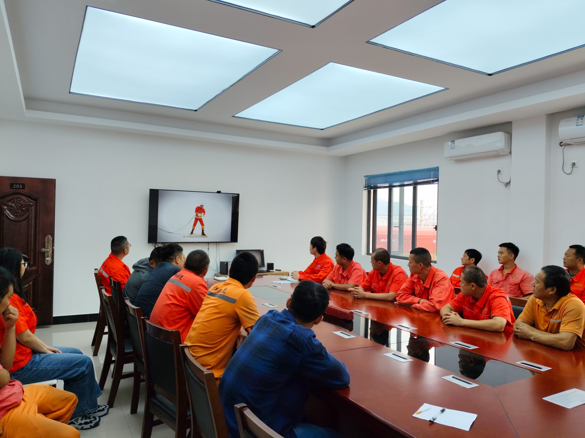 寧德陸港開展“119消防安全日”應(yīng)急演練活動(dòng)，周明組拍攝1.jpg